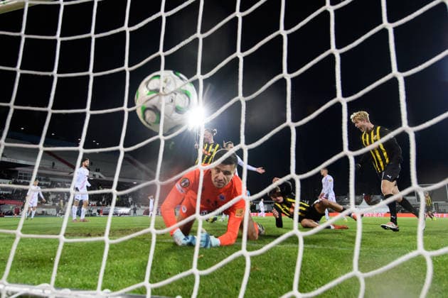 251127 Silas Andersen of Häcken scores the 0-1 goal behind goalkeeper Marin Ljubic of Zrinjski Mostar during the UEFA Conference League between Zrinjski Mostar and Häcken on November 27, 2025 in Mostar. Photo: Daniel Stiller BILDBYRAN kod DS DS0531 fotboll football soccer fotball uefa conference league conference league zrinjski mostar häcken bbeng *** 251127 Silas Andersen of Häcken scores the 0-1 goal behind goalkeeper Marin Ljubic of Zrinjski Mostar during the UEFA Conference League between Zrinjski Mostar and Häcken on November 27, 2025 in Mostar Photo Daniel Stiller BILDBYRAN kod DS DS0531 fotboll football soccer fotball uefa conference league conference league zrinjski mostar häcken bbeng  Copyright: DANIELxSTILLER BB251127DS023