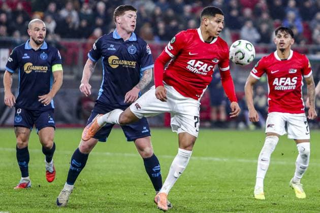 ALKMAAR , 27-11-2025 , AFAS Stadium , season 2025 2026 , UEFA Europa Conference League , third qualifying round, match between AZ and Shelbourne , Shelbourne player Kameron Ledwidge and AZ player Wassim Bouziane AZ - Shelbourne  x32219814x Copyright: