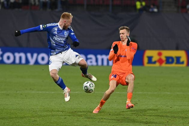 L-R Jachym Sip (Olomouc) and Lukasz Bejger (Celje) in action during the Football UEFA Conference League, 4th round match: Sigma Olomouc vs NK Celje in Olomouc, Czech Republic, November 27, 2025. (CTKxPhoto LudekxPerina) CTKPhotoP2025112706943  CTKPhotoP2025112706943