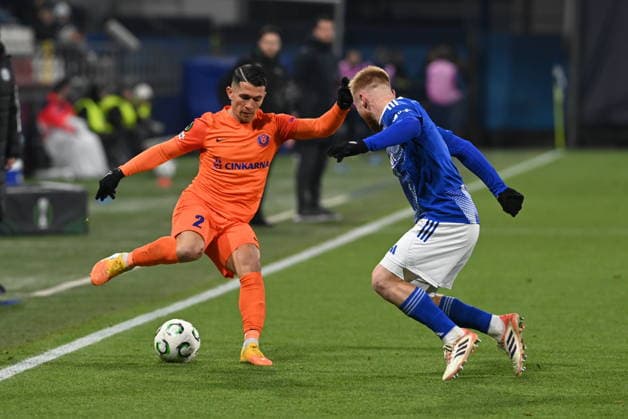 L-R Juanjo Nieto (Celje) and Jachym Sip (Olomouc) in action during the Football UEFA Conference League, 4th round match: Sigma Olomouc vs NK Celje in Olomouc, Czech Republic, November 27, 2025. (CTKxPhoto LudekxPerina) CTKPhotoP2025112707033  CTKPhotoP2025112707033