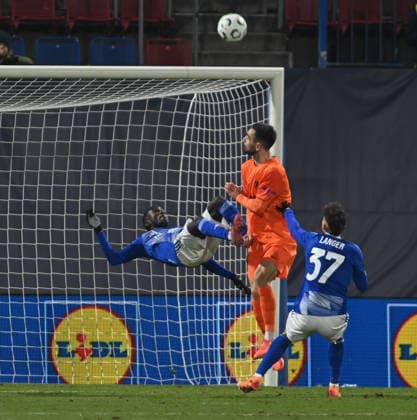 L-R Ghali Abubakar Ahmand (Olomouc), Darko Hrka (Celje) and Stepan Langer (Olomouc) in action during the Football UEFA Conference League, 4th round match: Sigma Olomouc vs NK Celje in Olomouc, Czech Republic, November 27, 2025. (CTKxPhoto LudekxPerina) CTKPhotoP2025112707345  CTKPhotoP2025112707345