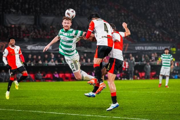 ROTTERDAM , 27-11-2025 , Stadium Feijenoord De Kuip , season 2025 2026 , UEFA Europa League football , League phase matchday 5 , match between Feyenoord and Celtic , picture shows Celtic player Liam Scales and Feyenoord player Tsuyoshi Watanabe Feyenoord - Celtic  x32219941x Copyright: