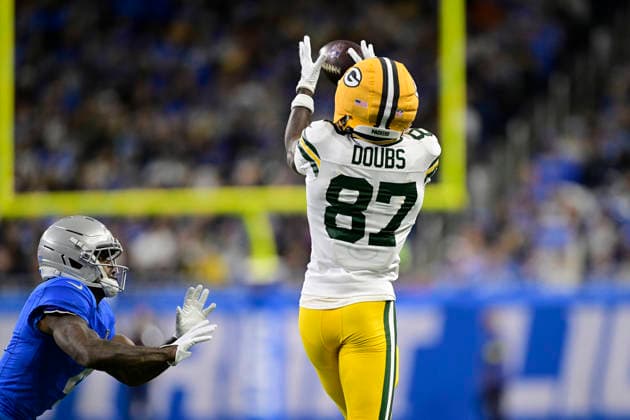 DETROIT, MI - NOVEMBER 27: Green Bay Packers WR Romeo Doubs (87) catches a pass in the first quarter during the game between Green Bay Packers and Detroit Lions on November 27, 2025 at Ford Field in Detroit, MI ( CSM) Detroit United States - ZUMAc04_ 20251127_zma_c04_014 Copyright: xAllanxDranbergx