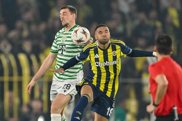 Fenerbahce v Ferencvaros - UEFA Europa League ISTANBUL, TURKIYE - NOVEMBER 27: Fenerbahce’s Youssef En-Nesyri (R) competes against Ferencvaros’ Toon Raemaekers (L) during the UEFA Europa League week 5 match between Fenerbahce and Ferencvaros at Chobani Stadium in Istanbul, Turkiye, on November 27, 2025. Serhat Cagdas Anadolu Istanbul Turkey. Editorial use only. Please get in touch for any other usage.  Copyright: x2025xAnadoluxSerhatxCagdasx