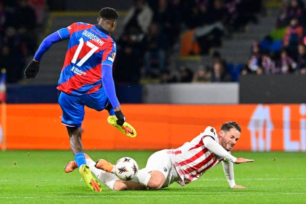 L-R Rafiu Durosinmi (Viktoria) and Christian Gunter (Freiburg) in action during the Football Europa League, 5th round match: FC Viktoria Plzen vs SC Freiburg in Pilsen, Czech Republic, November 27, 2025. (CTKxPhoto MiroslavxChaloupka) CTKPhotoP2025112707408  CTKPhotoP2025112707408