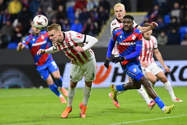 L-R Philipp Lienhart (Freiburg) and Rafiu Durosinmi (Viktoria) in action during the Football Europa League, 5th round match: FC Viktoria Plzen vs SC Freiburg in Pilsen, Czech Republic, November 27, 2025. (CTKxPhoto MiroslavxChaloupka) CTKPhotoP2025112707536  CTKPhotoP2025112707536