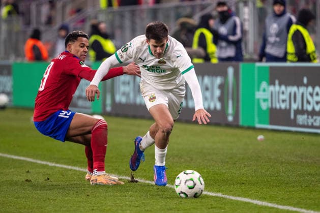 SOCCER - UEFA ECL, Czestochowa vs Rapid SOSNOWIEC,POLAND,27.NOV.25 - SOCCER - UEFA Conference League, Rakow Czestochowa vs SK Rapid Wien. Image shows Michael Ameyaw (Czestochowa) and Jonas Auer (Rapid).  GEPAxpictures xPhilippxBrem