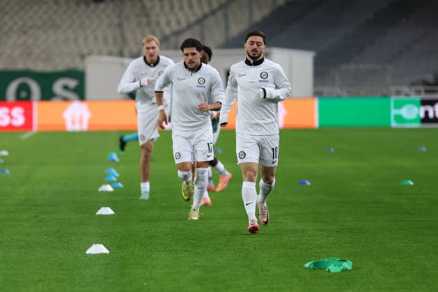 SOCCER - UEFA EL, Panathinaikos vs Sturm GRAZ,AUSTRIA,27.NOV.25 - SOCCER - UEFA Europa League, Panathinaikos Athen vs SK Sturm Graz. Image shows Emir Karic and Otar Kiteishvili (Sturm) during warm-up.  GEPAxpictures xChrisxBauer