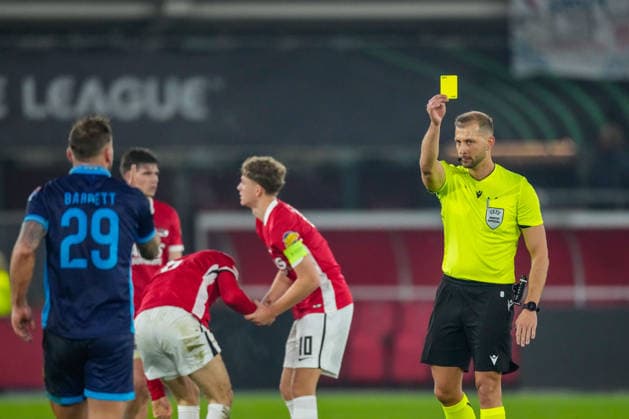 2025-11-27 AZ Alkmaar v Shelbourne FC - UEFA Conference League 2025 26 League Phase MD4 ALKMAAR, NETHERLANDS - NOVEMBER 27: Referee Michal Ocenass shows a yellow card to Patrick Barrett of Shelbourne FC during the UEFA Conference League 2025 26 League Phase MD4 match between AZ Alkmaar and Shelbourne FC at AFAS Stadion on November 27, 2025 in Alkmaar, Netherlands. Alkmaar AFAS Stadion Netherlands Content not available for redistribution in The Netherlands directly or indirectly through any third parties. Copyright: xEdxvanxdexPolx