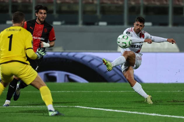 Kike Gomez of Lincoln Red Imps is in action during the UEFA Conference League league phase match-day 4 match between Hamrun Spartans FC and Lincoln Red Imps, at the National Stadium, in Ta Qali, Malta, on 27 November 2025. UEFA Conference League - Hamrun vs Lincoln Red Imps