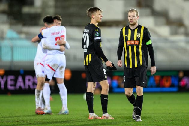 251127 Adrian Svanbäck and Simon Gustafson of Häcken look deleted after the UEFA Conference League between Zrinjski Mostar and Häcken on November 27, 2025 in Mostar. Photo: Daniel Stiller BILDBYRAN kod DS DS0531 fotboll football soccer fotball uefa conference league conference league zrinjski mostar häcken bbeng bbauto Copyright: DANIELxSTILLER BB251127DS044