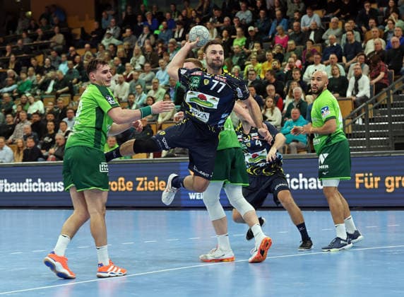 27.11.2025, xovx, Handball Daikin Handball Bundesliga, HSG Wetzlar - Rhein-Neckar Löwen v.l. Josip Simic (HSG Wetzlar), Nikola Grahovac (HSG Wetzlar), Dani Baijens (Rhein-Neckar Löwen), Mathias Larson (Rhein-Neckar Löwen), Cyrill Akakpo (HSG Wetzlar) Wetzlar Buderus-Arena Hessen Deutschland (DE)