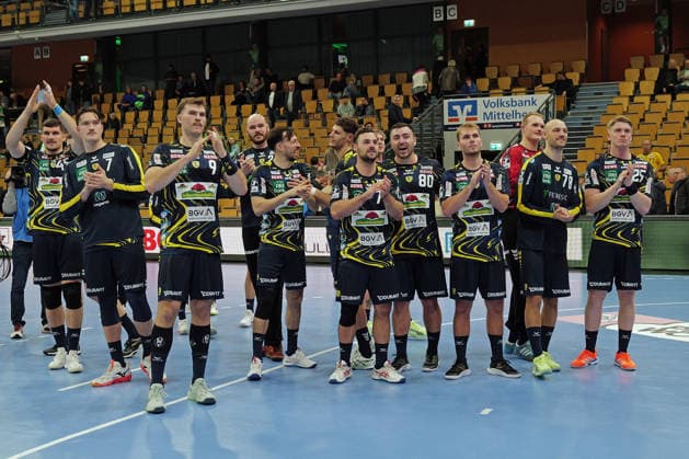 27.11.2025, xovx, Handball Daikin Handball Bundesliga, HSG Wetzlar - Rhein-Neckar Löwen Die Spieler der Rhein-Neckar Löwen bejubeln den 30:23 Sieg bei der HSG Wetzlar Wetzlar Buderus-Arena Hessen Deutschland (DE)