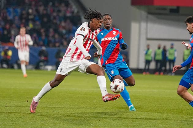 Fussball UEFA Europa League 2025 26, 5. Spieltag - Viktoria Pilsen vs SC Freiburg - Doosan Arena (Pilsen, Tschechien): Johan Manzambi (SC Freiburg, 44) Pilsen PlzeÅˆskÃ½ kraj Tschechien Copyright: xJOERANxSTEINSIEKx