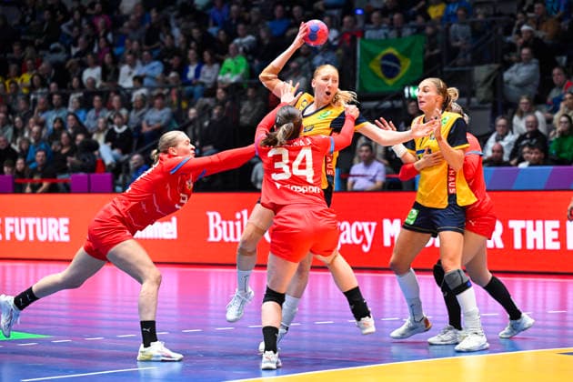 STUTTGART, GERMANY 20251127 Sweden s Tyra AxnÃ r during Thursday s group stage match in Group G of the Women s Handball World Championship, WM, Weltmeisterschaft between Sweden and the Czech Republic at the Porsche Arena in Stuttgart, Germany. STUTTGART GERMANY x10070x