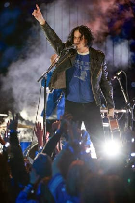 Detroit Lions DETROIT,MICHIGAN-November27: Jack White solo performer and prior guitarist and lead singer of the rock duo the White Stripes performs the half time show during an NFL, American Football Herren, USA football game between the Green Bay Packers and the Detroit Lions in Detroit, Michigan USA, on Sunday, November 23, 2025. Detroit Michigan United States  Copyright: xAmyxLemusx originalFilename:lemus-newyorkg251127_npTQe.jpg