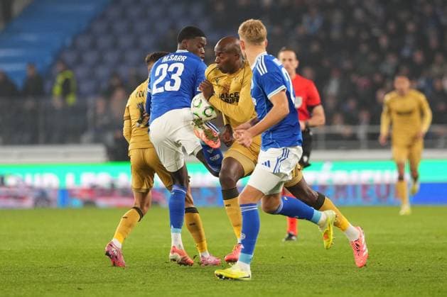 Jean Philippe Mateta of Crystal Palace takes on Mamadou Sarr of Strasbourg Strasbourg v Crystal Palace, UEFA Conference League, Group Stage, Football, Stade de la Meinau Strasbourg, Strasbourg, France - 27 Nov 2025Strasbourg Stade de la Meinau Strasbourg France EDITORIAL USE ONLY No use with unauthorised audio, video, data, fixture lists, club league logos or live services. Online in-match use limited to 120 images, no video emulation. No use in betting, games or single club league player publications.  Copyright: xDavexWinter Shutterstockx 15928086am