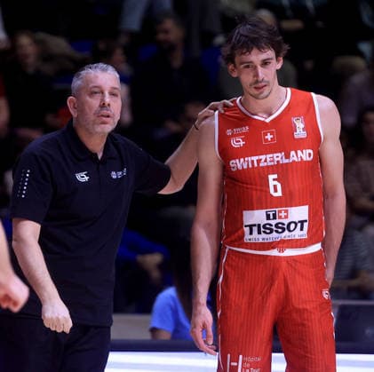27.11.2025 Beograd Belgrade Serbia-Switzerland Suisse Schweiz world cup qualifiers men s basketball Ilias Papatheodorou(L) Switzerland coach, Paul Gravet(r) :