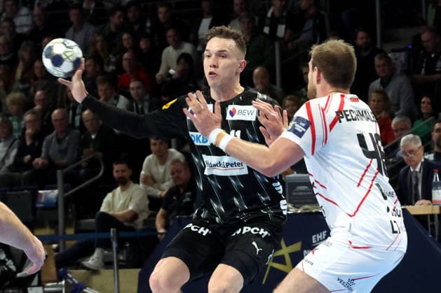 DEU, Machineseeker EHF Champions League, Fuechse Berlin vs. Veszprem, 27.11.2025, Max-Schmeling-Halle, Berlin, DEU, Machineseeker EHF Champions League, Fuechse Berlin vs. Veszprem, im Bild Lasse Andersson (Fuechse Berlin 11), Dragan Pechmalbec (Veszprem 46)