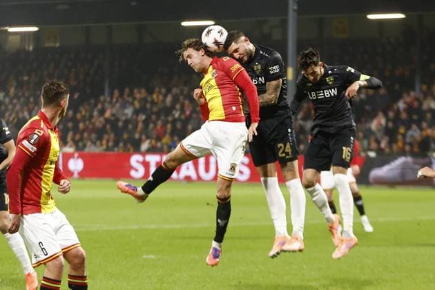 DEVENTER , 27-11-2025 , Stadium De Adelaarshorst , season 2025 2026 , UEFA Europa League football , League phase matchday 5 , match between Go Ahead Eagles and VFB Stuttgart , picture shows Stuttgart player Jeff Chabot Go Ahead Eagles - Stuttgart  x32221003x Copyright: