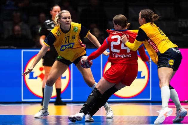 251127 Thea Kylberg of Sweden during the 2025 IHF Women™s World Championship, WM, Weltmeisterschaft handball match between Sweden and Czech Republic on November 27, 2025 in Stuttgart. Photo: Emma Wallskog BILDBYRAN COP 320 EW0591 handball handboll handball bbeng vm handball-vm handbolls-vm ihf handball world championship world handball championship 2025 world championship 2025 sverige sweden tjeckien czech republic dam Copyright: EMMAxWALLSKOG BB251127EW044