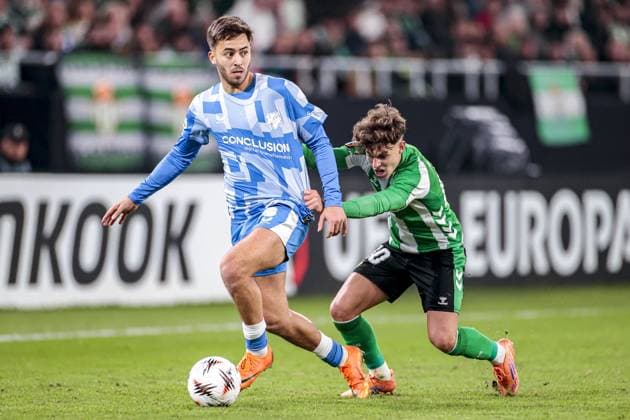 SEVILLA, 27-11-2025, Stadium La Cartuja, UEFA Football season 2025 2026, Europa League match between Betis Sevilla and FC Utrecht. Pictures shows Real Betis player Angel Ortiz and FC Utrecht player Souffian El Karouani Betis Sevilla - Utrecht  x32221027x Copyright: