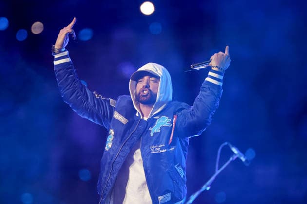 Detroit Lions DETROIT,MICHIGAN-November27: American rapper, songwriter, and record producer Eminem performs with Jack White during an NFL, American Football Herren, USA football game between the Green Bay Packers and the Detroit Lions in Detroit, Michigan USA, on Sunday, November 23, 2025. Detroit Michigan United States  Copyright: xAmyxLemusx originalFilename:lemus-newyorkg251127_nprpX.jpg