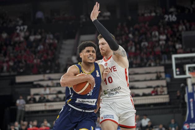 Turkiye v Bosnia and Herzegovina - FIBA World Cup European Qualifiers ISTANBUL, TURKIYE - NOVEMBER 27: Turkiye’s Onuralp Bitim (10) of the national team, Nationalteam and Bosnia and Herzegovina’s Xavier Castaneda (31) compete during the 2027 FIBA World Cup European Qualifiers first round Group C match between Turkiye and Bosnia and Herzegovina at the Turkcell Basketball Development Center in Istanbul, Turkiye, on November 27, 2025. Beyza Comert Anadolu Istanbul Turkey. Editorial use only. Please get in touch for any other usage.  Copyright: x2025xAnadoluxBeyzaxComertx