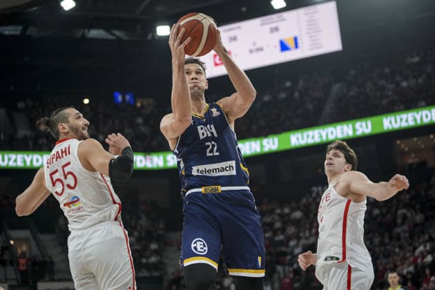 Turkiye v Bosnia and Herzegovina - FIBA World Cup European Qualifiers ISTANBUL, TURKIYE - NOVEMBER 27: Turkiye’s Kenan Sipahi (55) of the national team, Nationalteam and Bosnia and Herzegovina’s Emir Sulejmanovic (22) compete during the 2027 FIBA World Cup European Qualifiers first round Group C match between Turkiye and Bosnia and Herzegovina at the Turkcell Basketball Development Center in Istanbul, Turkiye, on November 27, 2025. Beyza Comert Anadolu Istanbul Turkey. Editorial use only. Please get in touch for any other usage.  Copyright: x2025xAnadoluxBeyzaxComertx