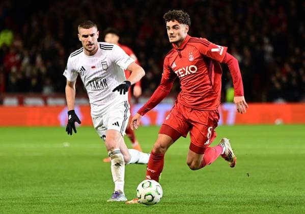 Dante Polvara of Aberdeen and Nardin Mulahusejnovic of Noah Aberdeen v Noah, UEFA Conference League, Group Stage, Football, Pittodrie, Aberdeen, Scotland, UK - 27 Nov 2025Aberdeen Pittodrie Scotland United Kingdom EDITORIAL USE ONLY No use with unauthorised audio, video, data, fixture lists, club league logos or live services. Online in-match use limited to 120 images, no video emulation. No use in betting, games or single club league player publications. Copyright: xMarkxRunnacles Shutterstockx 15928083ai
