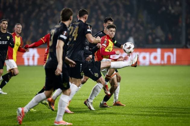 DEVENTER - Yassir Salah Rahmouni of Go Ahead Eagles during the Europa League match between Go Ahead Eagles and VfB Stuttgart at De Adelaarshorst on November 27, 2025, in Deventer, Netherlands. ANP VINCENT JANNINK UEFA Europa Europa League matchday 5 2025-2026 xVIxANPxSportx xxANPxIVx 543238612 originalFilename: 543238612.jpg