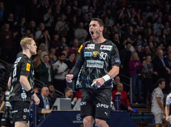 Handball, Herren, Saison 2025 2026, Champions League (Gruppe A, 9. Spieltag), Füchse Berlin - One Veszprem HC, v.l. Matthes Langhoff (Füchse Berlin), Mijajlo Marsenic (Füchse Berlin), 27.11.2025, Copyright: xSebastianxRäppold MatthiasxKochx