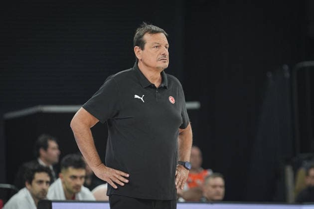 Turkiye v Bosnia and Herzegovina - FIBA World Cup European Qualifiers ISTANBUL, TURKIYE - NOVEMBER 27: Head coach of the Turkish national basketball team, Ergin Ataman follows the 2027 FIBA World Cup European Qualifiers first round Group C match between Turkiye and Bosnia and Herzegovina at the Turkcell Basketball Development Center in Istanbul, Turkiye, on November 27, 2025. Beyza Comert Anadolu Istanbul Turkey. Editorial use only. Please get in touch for any other usage.  Copyright: x2025xAnadoluxBeyzaxComertx