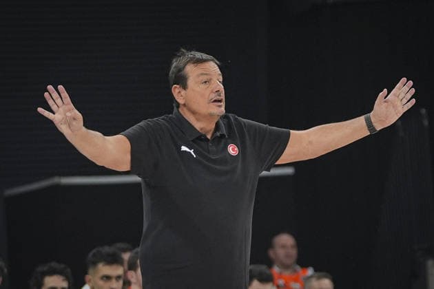 Turkiye v Bosnia and Herzegovina - FIBA World Cup European Qualifiers ISTANBUL, TURKIYE - NOVEMBER 27: Head coach of the Turkish national basketball team, Ergin Ataman follows the 2027 FIBA World Cup European Qualifiers first round Group C match between Turkiye and Bosnia and Herzegovina at the Turkcell Basketball Development Center in Istanbul, Turkiye, on November 27, 2025. Beyza Comert Anadolu Istanbul Turkey. Editorial use only. Please get in touch for any other usage.  Copyright: x2025xAnadoluxBeyzaxComertx