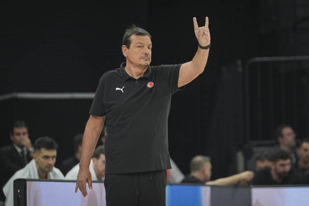 Turkiye v Bosnia and Herzegovina - FIBA World Cup European Qualifiers ISTANBUL, TURKIYE - NOVEMBER 27: Head coach of the Turkish national basketball team, Ergin Ataman follows the 2027 FIBA World Cup European Qualifiers first round Group C match between Turkiye and Bosnia and Herzegovina at the Turkcell Basketball Development Center in Istanbul, Turkiye, on November 27, 2025. Beyza Comert Anadolu Istanbul Turkey. Editorial use only. Please get in touch for any other usage.  Copyright: x2025xAnadoluxBeyzaxComertx