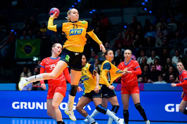 Handball, Frauen WM, Gruppe G: Schweden - Tschechien Emma Lindkvist (Schweden) Stuttgart Porsche Arena Baden-Württemberg Deutschland