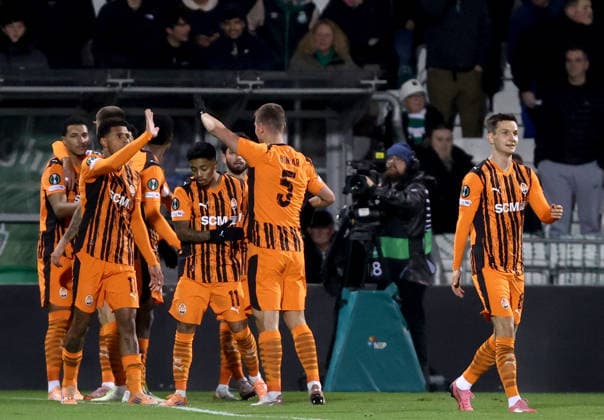 UEFA Europa Conference League Group Phase, Tallaght Stadium, Dublin 27 11 2025 Shamrock Rovers vs Shakhtar Donetsk Shakhtar Donetsk s Kaua Elias celebrates scoring his sides first goal with team mates Kaua Elias celebrates scoring his sides first goal team mates 27 11 2025  Copyright: x INPHO BryanxKeanex CU9I3250