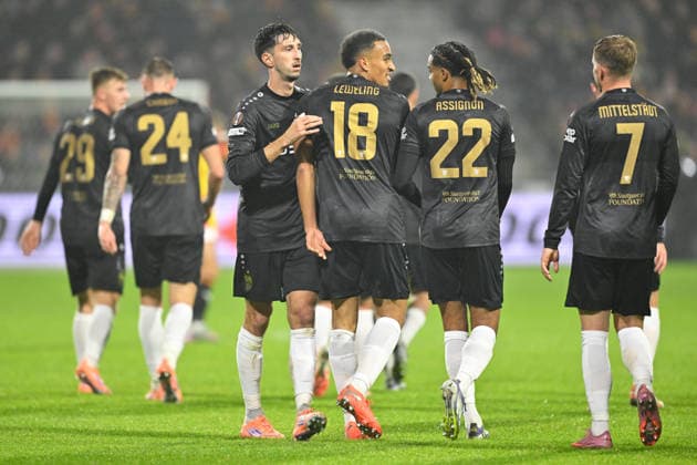 Deventer, De Adelaarshorst , 27.11.25, NLD, Herren, UEFA Europa Leaugue, Saison 2025-2026, Go Ahead Eagles Deventer - VfB Stuttgart Bild: Jamie LEWELING (Stuttgart) jubelt nach seinem Tor zum 0:2 UEFA regulations prohibit any use of photographs as image sequences and or quasi-video. Overijssel Niederlande
