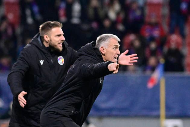 Viktoria head coach Martin Hysky, right, during the Football Europa League, 5th round match: FC Viktoria Plzen vs SC Freiburg in Pilsen, Czech Republic, November 27, 2025. (CTKxPhoto MiroslavxChaloupka) CTKPhotoP2025112708166  CTKPhotoP2025112708166