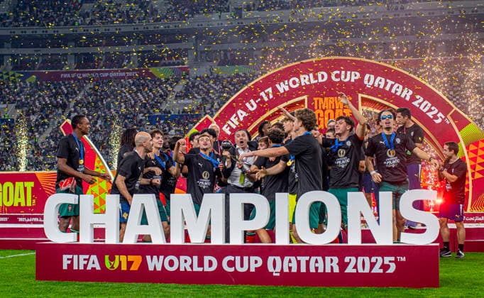 WM Fussball FIFA U17, U 17 U 17 Weltmeisterschaft Katar 2025, Portugal vs Österreich - Finale: Portugal wird Weltmeister nach dem 1:0 Sieg über Österreich durch Tor von ANISIO CABRAL Freude, Emotionen, Jubel - Siegerehrung Copyright: xRedhaxHosnixSegganix