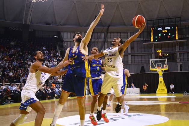 FIBA World Cup European Qualifiers - Greece vs Romania - Elijah Mitrou-Long of Greece in action against Rares Uta of Romania during the FIBA World Cup European Qualifiers 1st round group B basketball match between Greece and Romania held at Nick Galis Hall, on November 27, 2025, in Thessaloniki, Greece. IMAGO ONE INCH PRODUCTIONS THESSALONIKI GREECE Copyright: xOnexInchxProductionsx 6753032