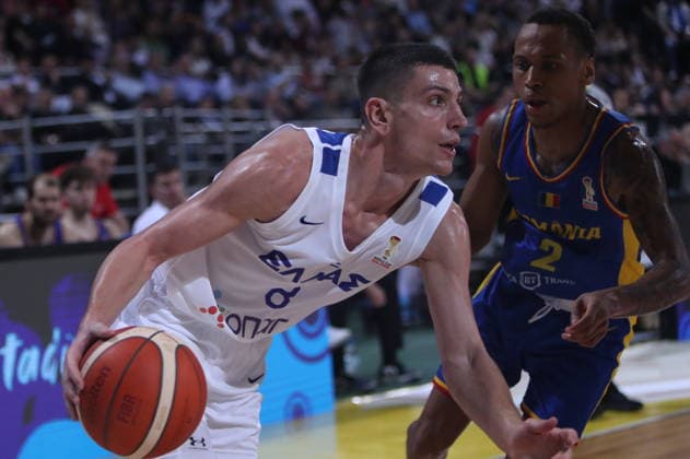 FIBA World Cup European Qualifiers - Greece vs Romania - Dimitris Flionis of Greece in action against Daron Russell of Romania during the FIBA World Cup European Qualifiers 1st round group B basketball match between Greece and Romania held at Nick Galis Hall, on November 27, 2025, in Thessaloniki, Greece. IMAGO ONE INCH PRODUCTIONS THESSALONIKI GREECE Copyright: xOnexInchxProductionsx 6753279