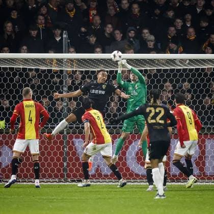 DEVENTER - Go Ahead Eagles goalkeeper Jari de Busser during the Europa League match between Go Ahead Eagles and VfB Stuttgart at De Adelaarshorst on November 27, 2025, in Deventer, Netherlands. ANP VINCENT JANNINK UEFA Europa Europa League matchday 5 2025-2026 xVIxANPxSportx xxANPxIVx 543242484 originalFilename: 543242484.jpg