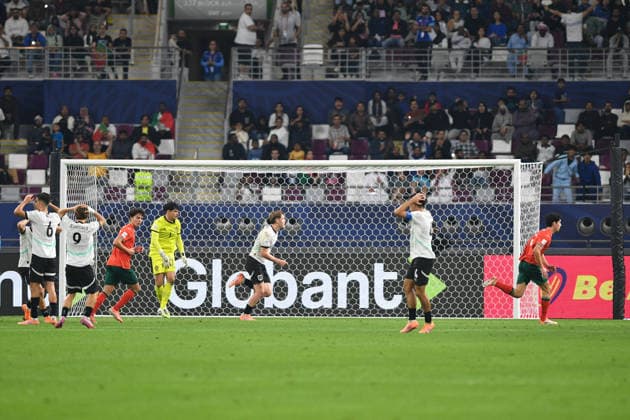 SOCCER - 2025 FIFA U17, U 17 World Cup DOHA,QATAR,27.NOV.25 - SOCCER - FIFA Under 17 World Cup Qatar 2025, final, Portugal vs Austria. Image shows the disappointment of team AUT.  GEPAxpictures xRanjithxKumar