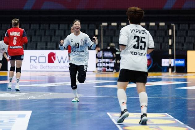 Haeri Song (Suedkorea) jubelt, Norwegen vs Suedkorea, Handball, IHF Handball Weltmeisterschaft der Frauen, 1. Spieltag, 27.11.2025 Norwegen vs Suedkorea, Handball, IHF Handball Weltmeisterschaft der Frauen, 1. Spieltag, 27.11.2025 Copyright: xEibner-Pressefoto AlexanderxNeisx EP_ANS