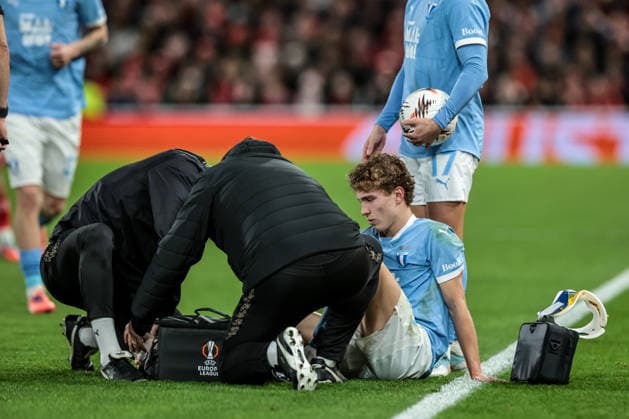 UEFA Europa League Matchday 5 of 8 Nottingham Forest v Malmo FF Hugo Bolin of Malmo FF receives treatment during the UEFA Europa League Matchday 5 of 8 Nottingham Forest vs Malmo FF at City Ground, Nottingham, United Kingdom, 27th November 2025 (Photo by Mark Cosgrove News Images) Nottingham City Ground Nottinghamshire United Kingdom Copyright: xMarkxCosgrove NewsxImagesx