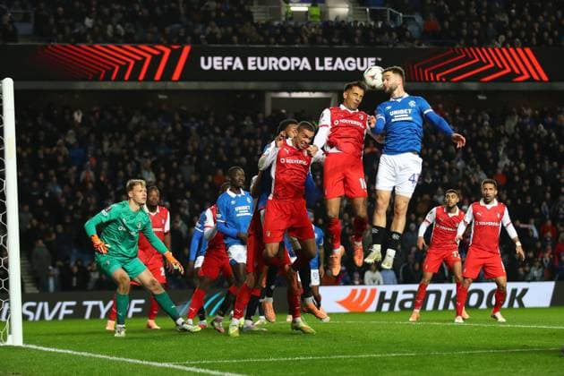 Rodrigo Zalazar of Braga jumps with Nicolas Raskin of Rangers during the Europa League league phase match at Ibrox Stadium, Glasgow. Rangers v Braga - UEFA Europa League - League Phase - Ibrox Stadium, Glasgow, Lanarkshire, Scotland, UK - 27 Nov 2025Glasgow Ibrox Lanarkshire United Kingdom  Copyright: xO Rourke RangersxFC Shutterstockx 15953532ay