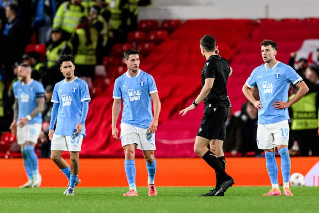 251127 Lasse Berg Johnsen of Malmö FF and Colin Rösler look dejected during the UEFA Europa League football match between Nottingham Forest and Malmö FF on November 27, 2025 in Nottingham. Photo: Mathilda Schuler BILDBYRAN kod MA MA0897 fotboll football soccer fotball uefa europa league europa league nottingham forest malmö ff bbeng depp Copyright: MATHILDAxSCHULER BB251127MA124