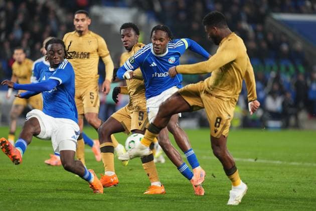 Ismael Doukoure of Strasbourg blocks a shot by Eddie Nketiah of Crystal Palace Strasbourg v Crystal Palace, UEFA Conference League, Group Stage, Football, Stade de la Meinau Strasbourg, Strasbourg, France - 27 Nov 2025Strasbourg Stade de la Meinau Strasbourg France EDITORIAL USE ONLY No use with unauthorised audio, video, data, fixture lists, club league logos or live services. Online in-match use limited to 120 images, no video emulation. No use in betting, games or single club league player publications.  Copyright: xDavexWinter Shutterstockx 15928086ck