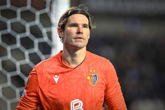 Belgien, Fußball, UEFA Europa League, 5. Spieltag, 2025 2026, KRC Genk vs FC Basel 1893, 27.11.2025, Cegeka Arena, Genk, Belgien, Marwin Hitz (FC Basel, 1) Copyright: xMarkusxVerwimpx